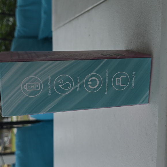 Pink Electric Razor 2-in-1 - Picture 2 of 4